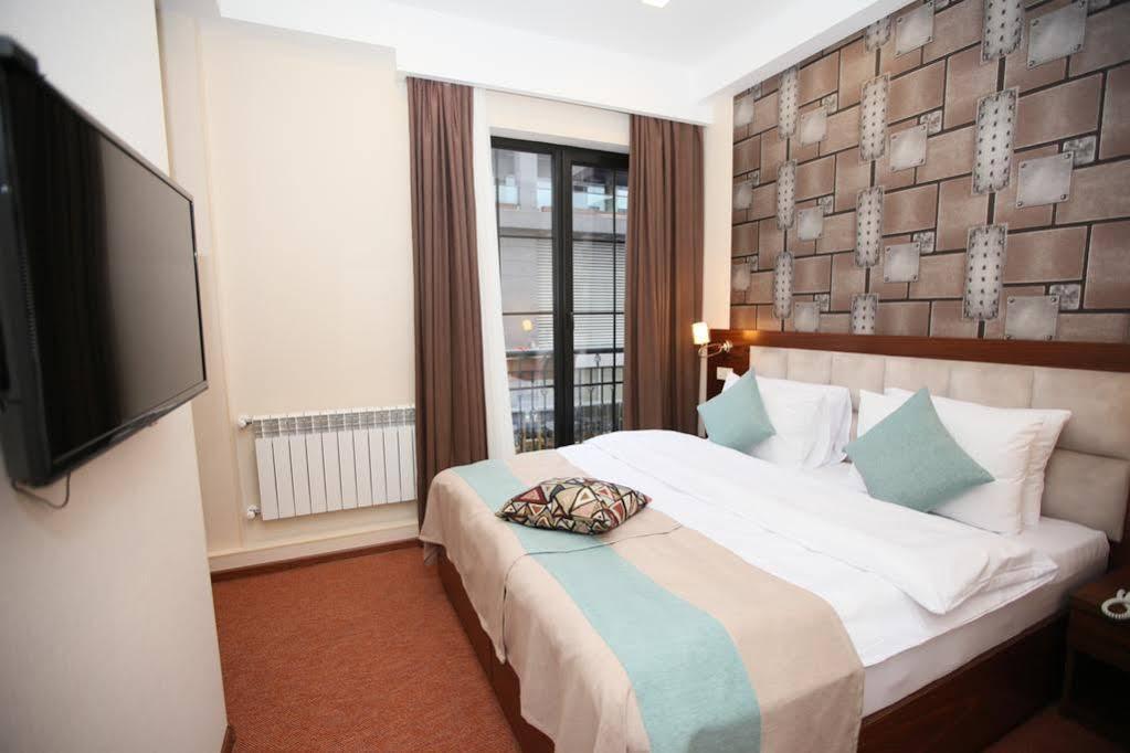 Auroom Hotel Baky Esterno foto