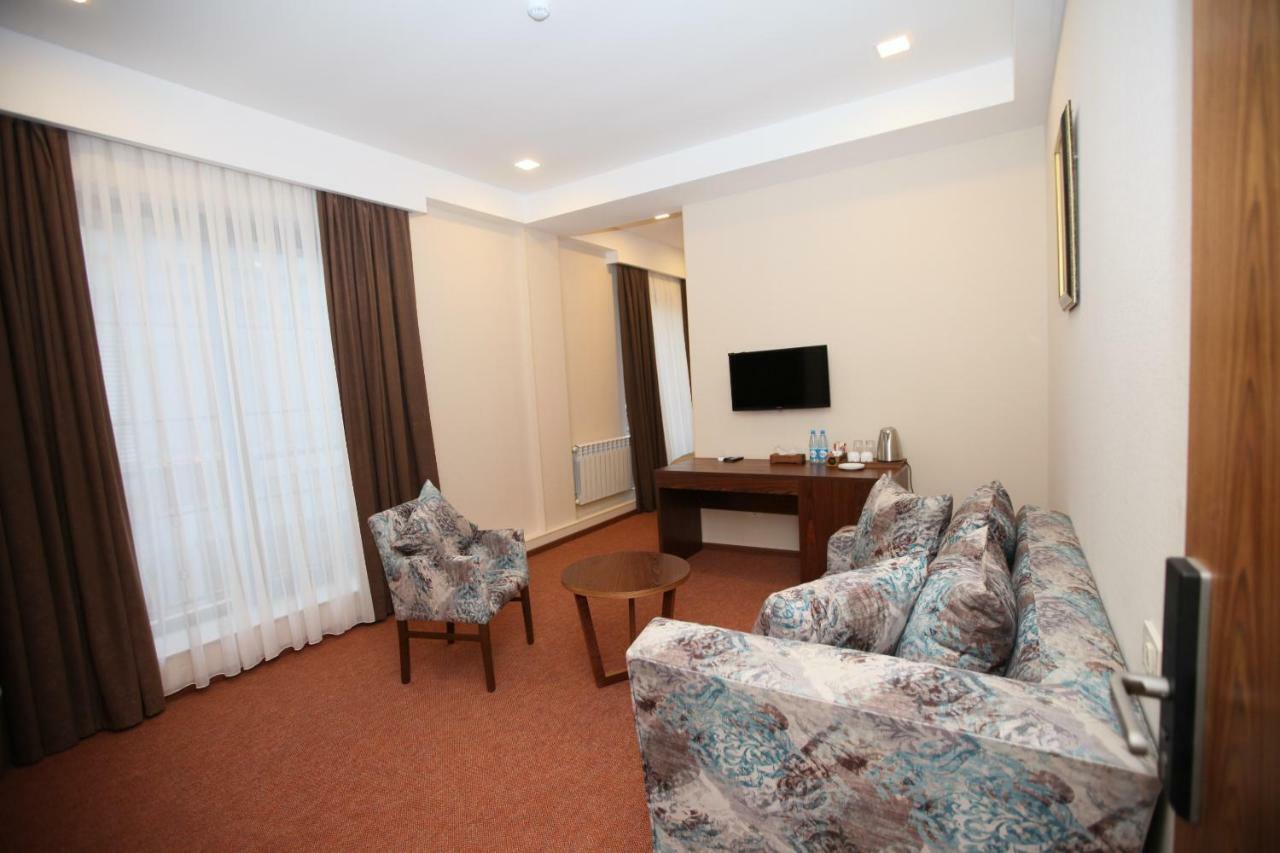 Auroom Hotel Baky Esterno foto