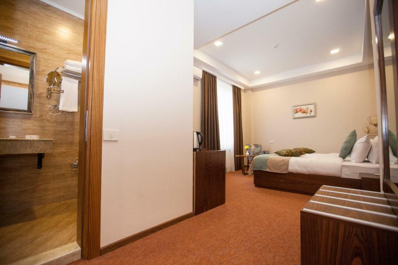 Auroom Hotel Baky Esterno foto