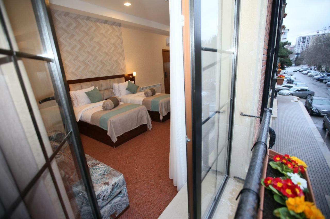 Auroom Hotel Baky Esterno foto