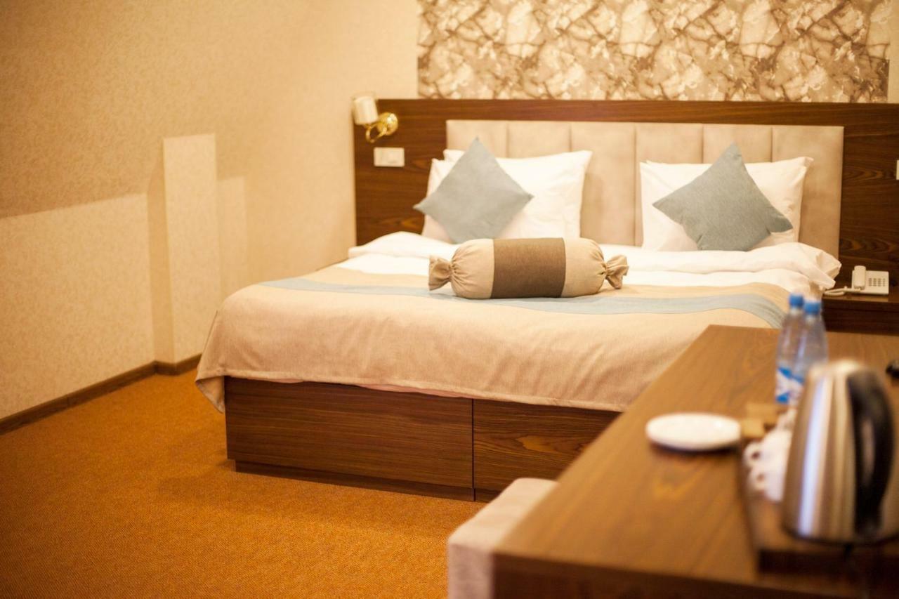 Auroom Hotel Baky Esterno foto